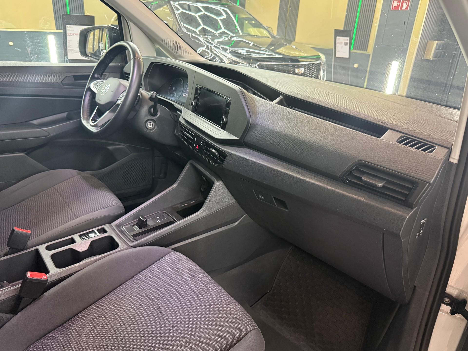 VW Caddy Cargo 2.0TDI DSG-image-10