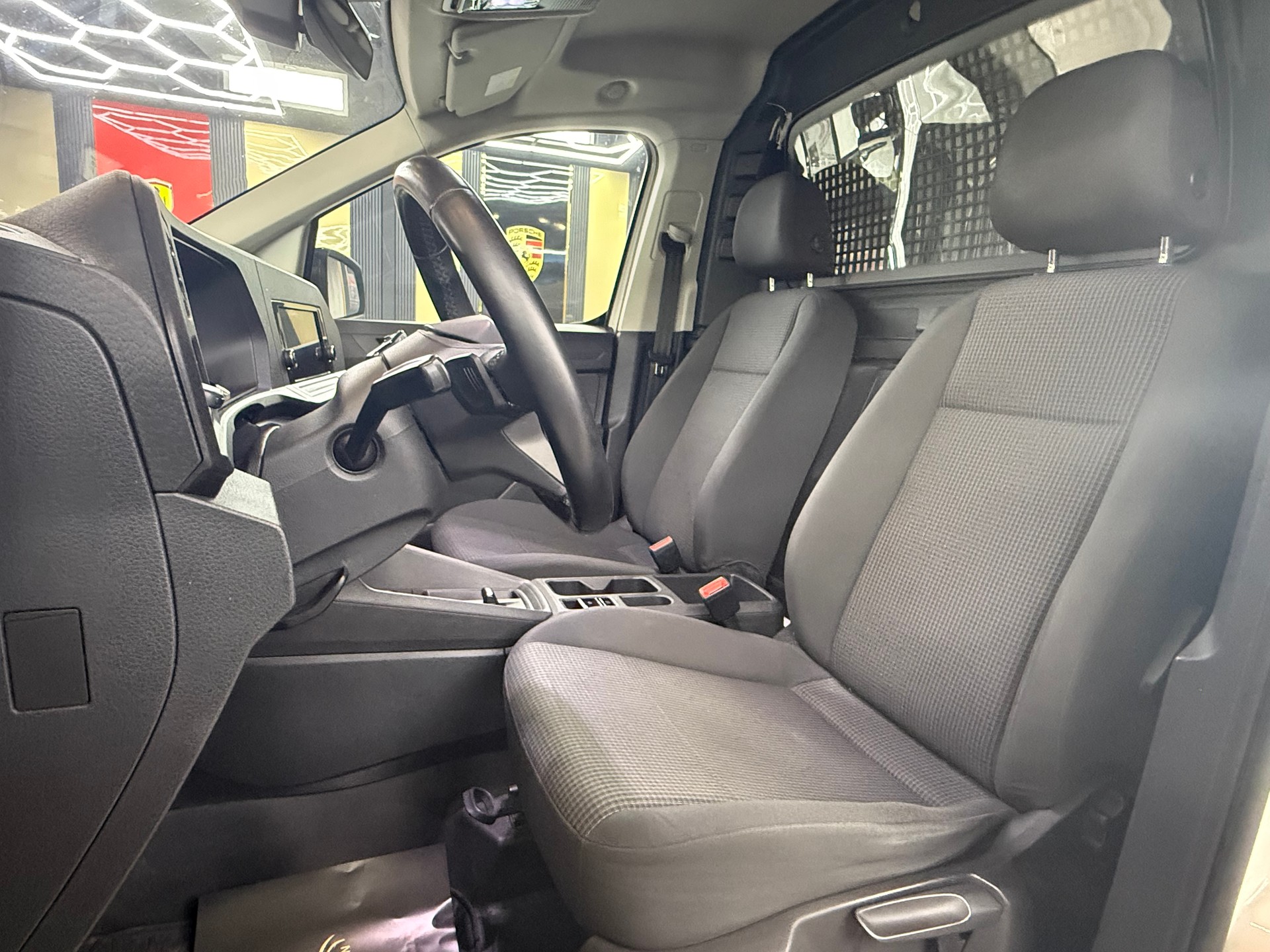 VW Caddy Cargo 2.0TDI DSG-image-9