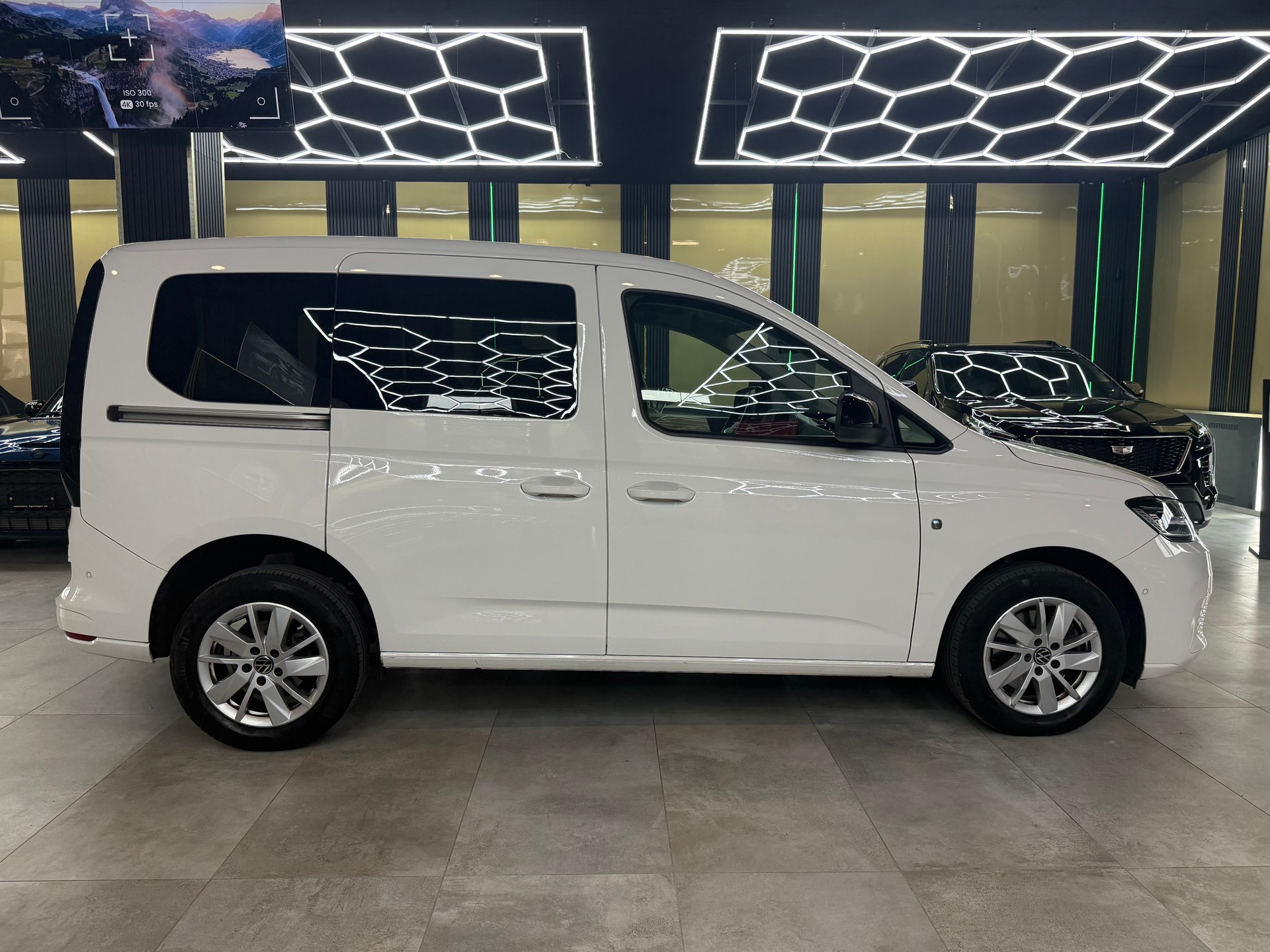 VW Caddy Cargo 2.0TDI DSG-image-3
