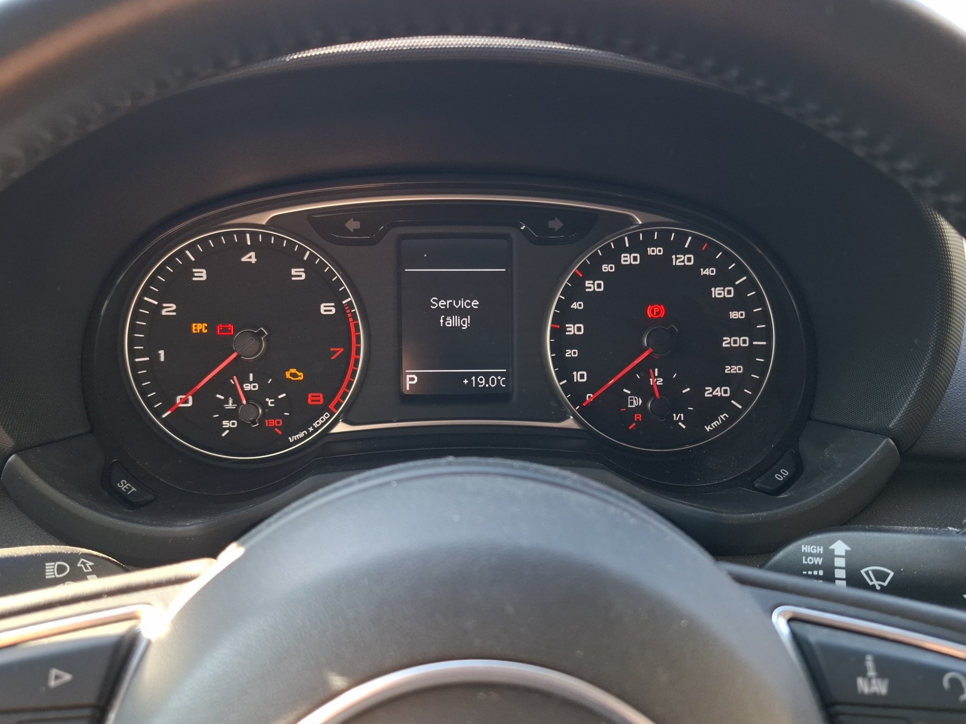 AUDI A1 Sportback 1.4 TFSI Ambition S-tronic-image-9