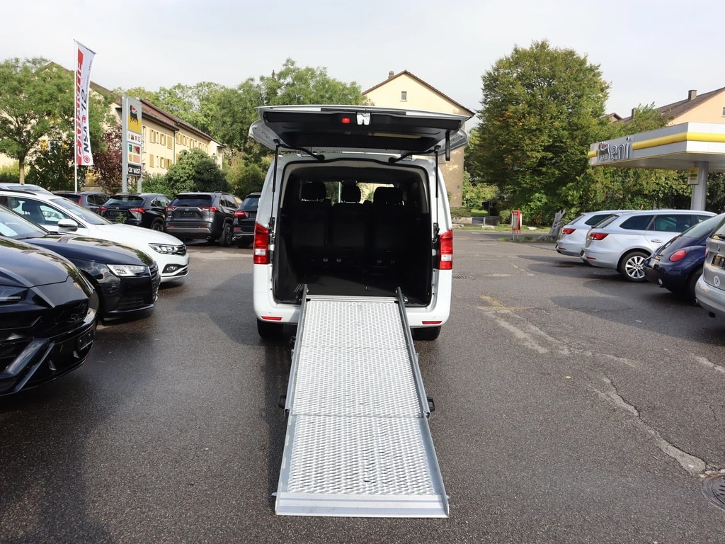 MERCEDES-BENZ Vito 119 CDI Lang Select Tourer 9G-Tronic ** Gr-Navi ** RF-Kamera ** Anh-Kupplung ** 5-Plätzer ** Mit Alu-Laderampe ** Ab MFK **-image-7