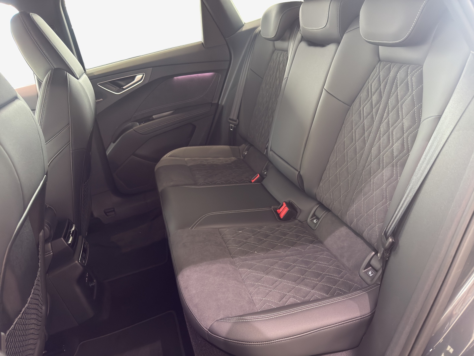 AUDI Q4 Sportback e-tron quattro performance Swiss Ski-image-11
