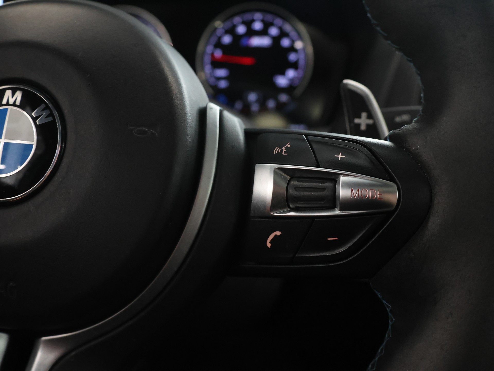 BMW M2 Competition *Grail Auspuff* *Panoramadach* *Harman/Kardon*-image-21