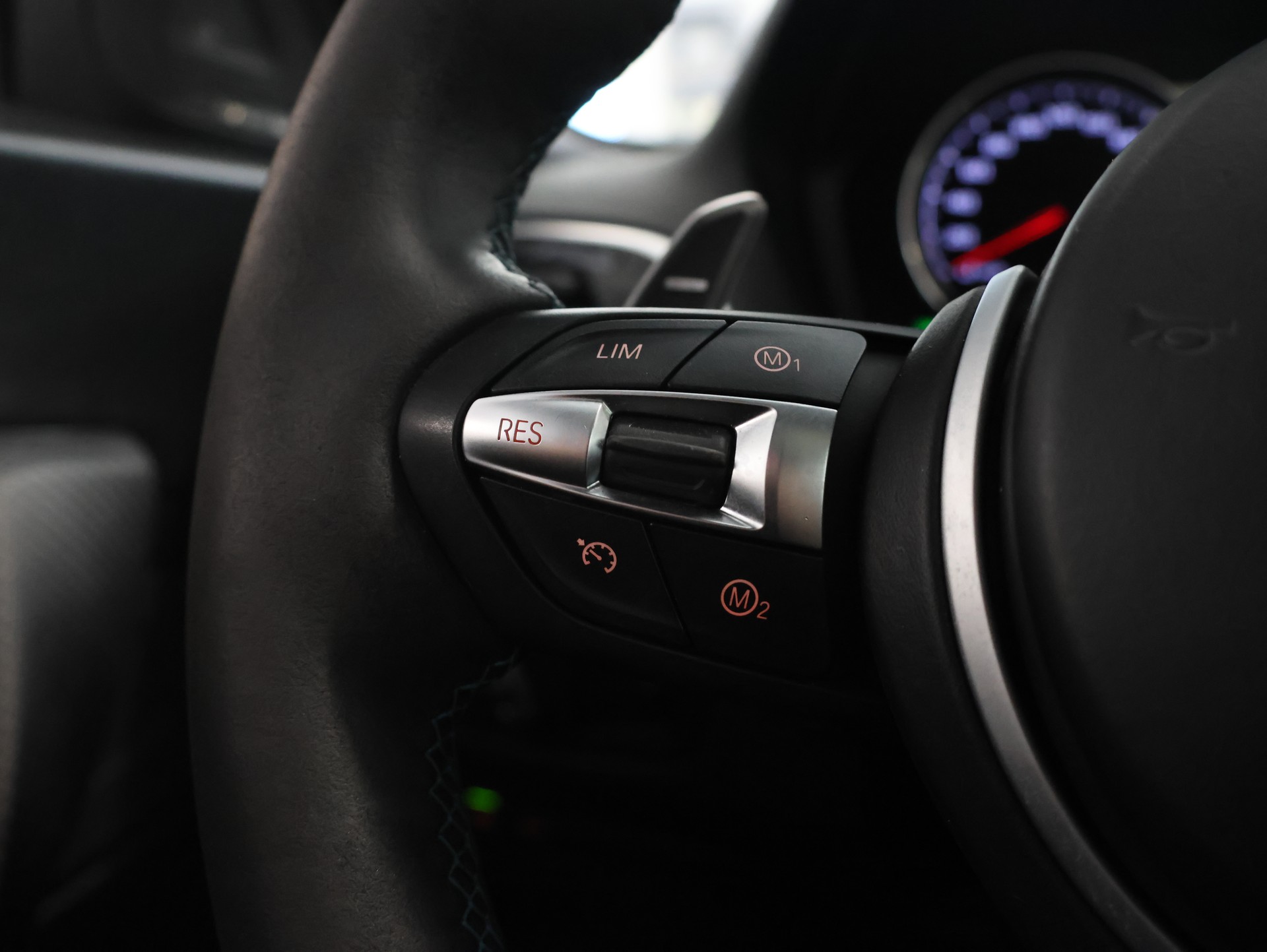 BMW M2 Competition *Grail Auspuff* *Panoramadach* *Harman/Kardon*-image-22