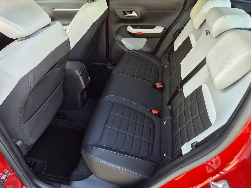 CITROEN C3 1.2 Hybrid Plus 110cv autom. (pack hiver)-image-9