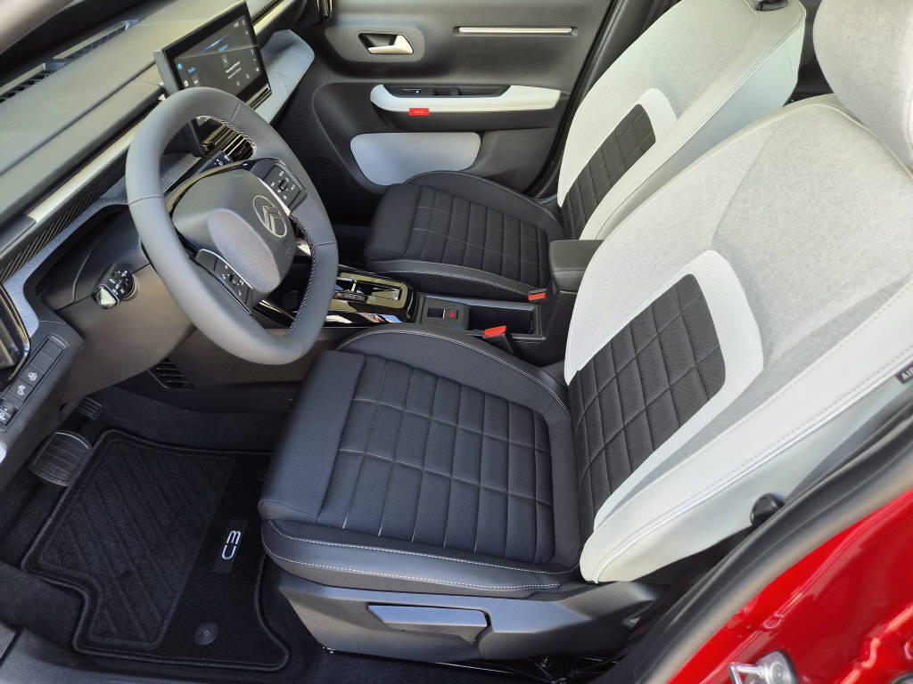 CITROEN C3 1.2 Hybrid Plus 110cv autom. (pack hiver)-image-7