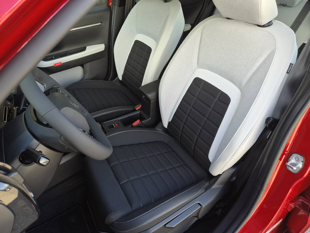 CITROEN C3 1.2 Hybrid Plus 110cv autom. (pack hiver)-image-8