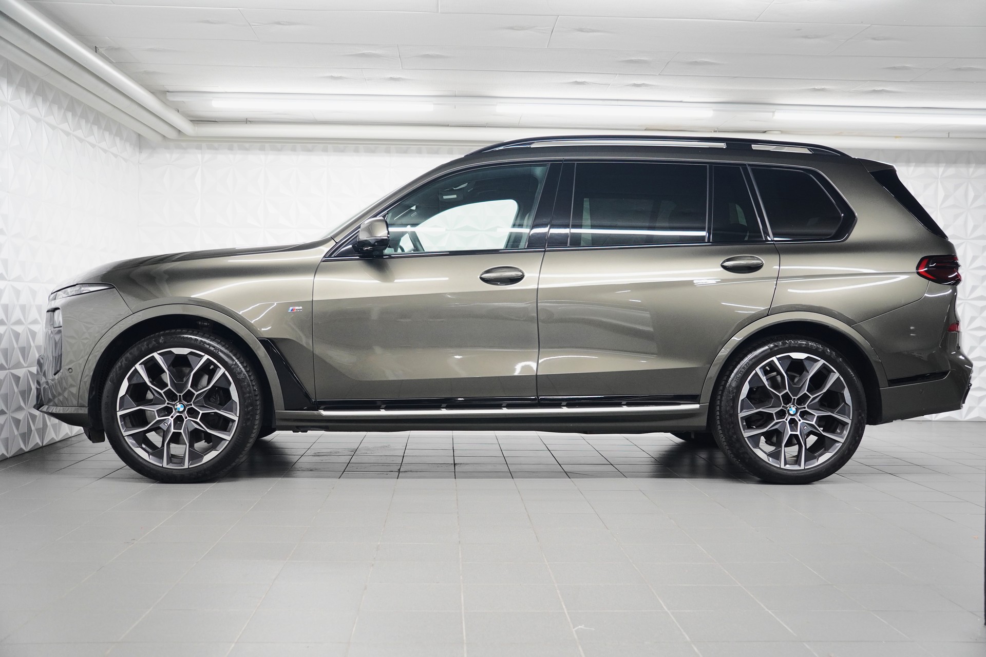 BMW X7 xDrive 48V 40d M Sport Pro Steptronic-showroom-element-1