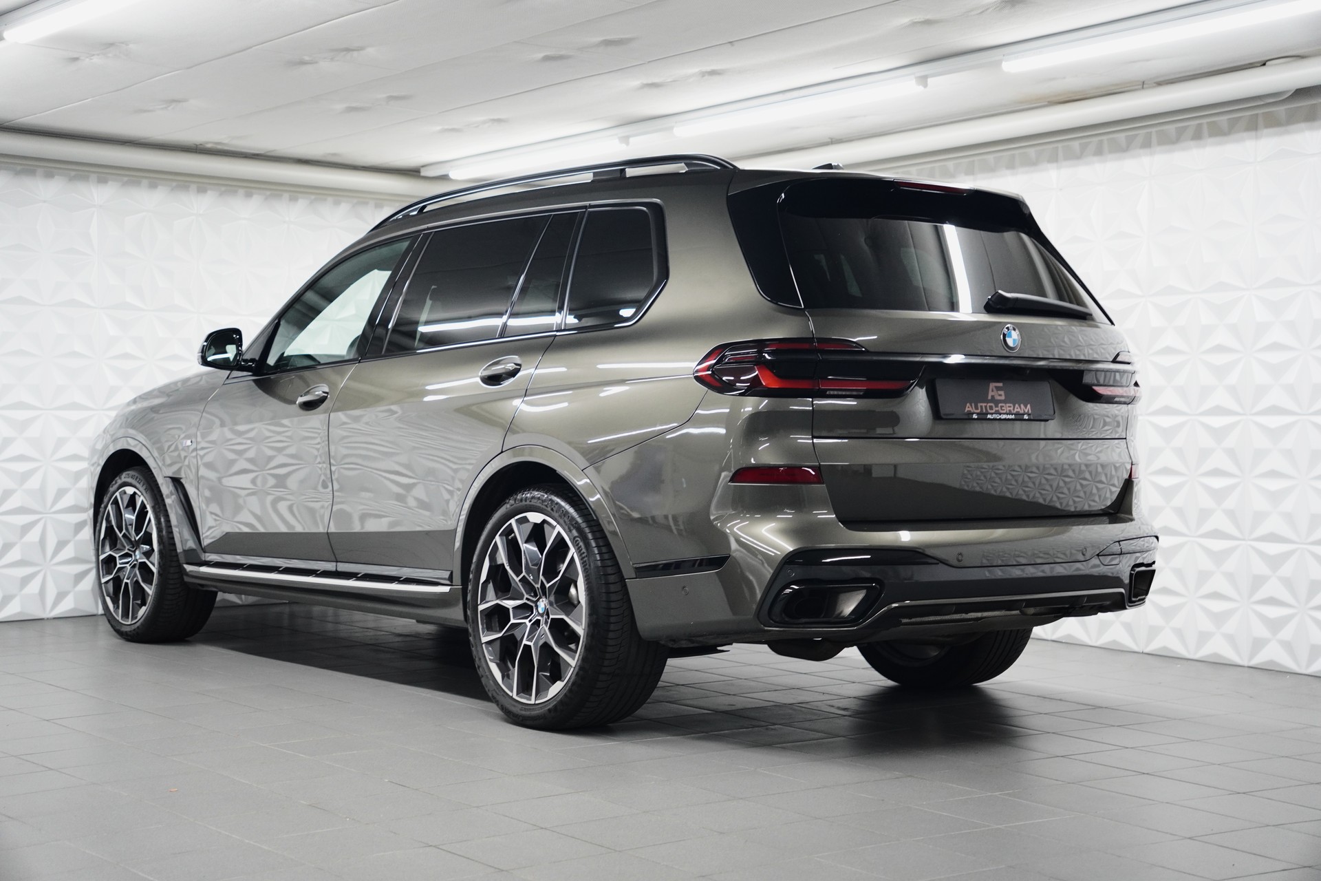 BMW X7 xDrive 48V 40d M Sport Pro Steptronic-showroom-element-2