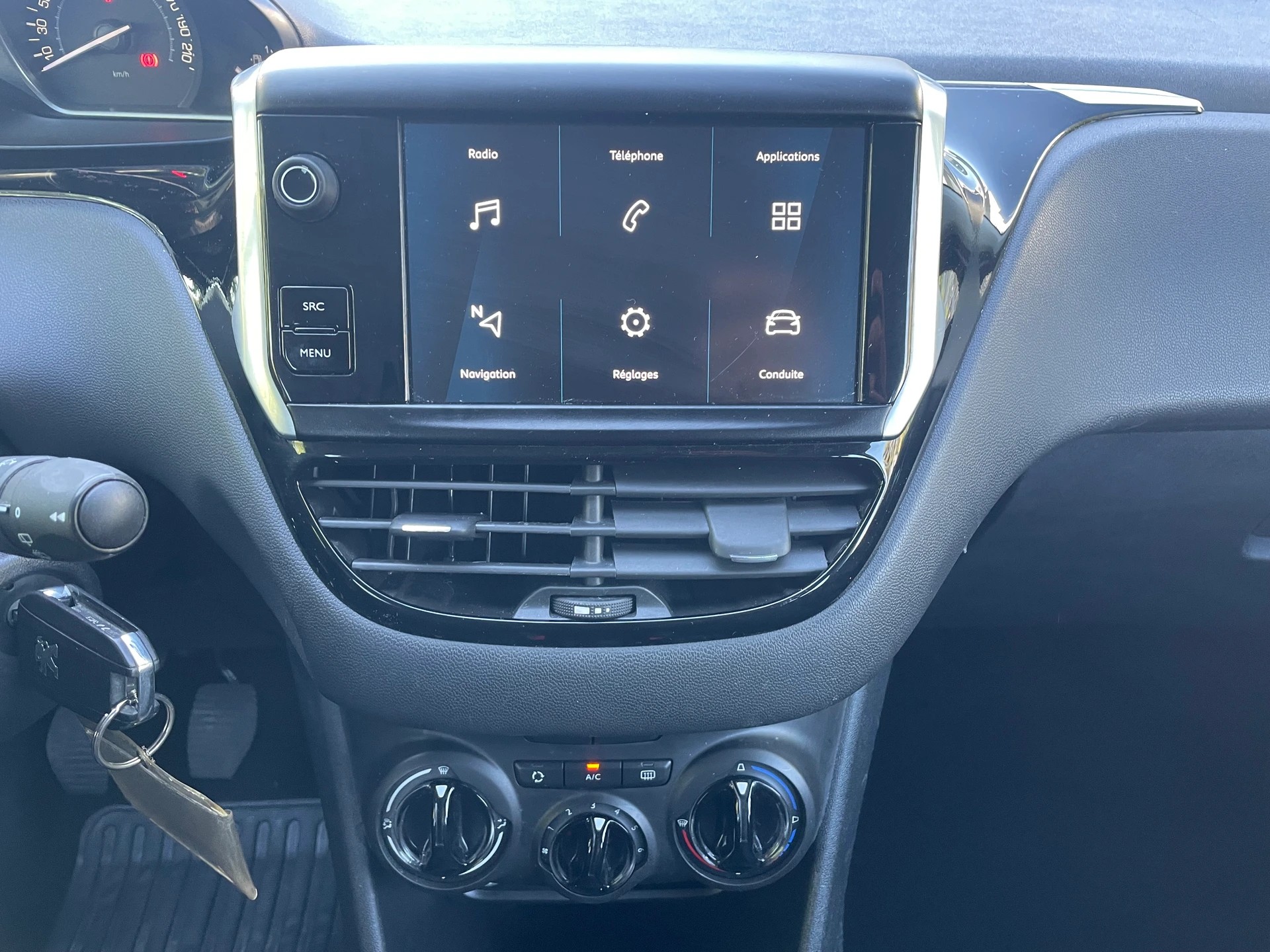 PEUGEOT 208 1.5 BlueHDi Active ** Navigation ** Klimaanlage ** Tempomat ** Frisch Ab MFK-image-7