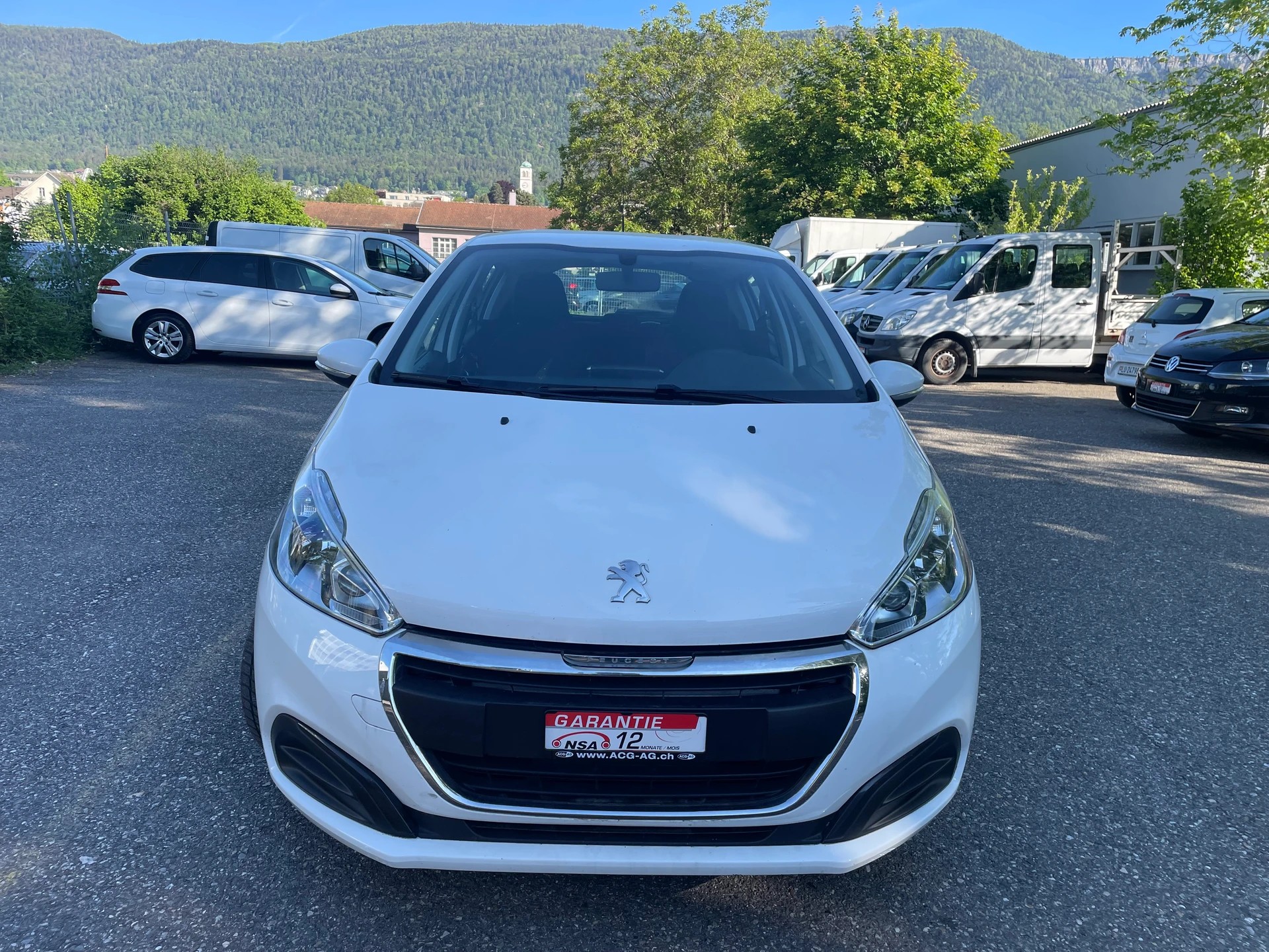 PEUGEOT 208 1.5 BlueHDi Active ** Navigation ** Klimaanlage ** Tempomat ** Frisch Ab MFK-image-1