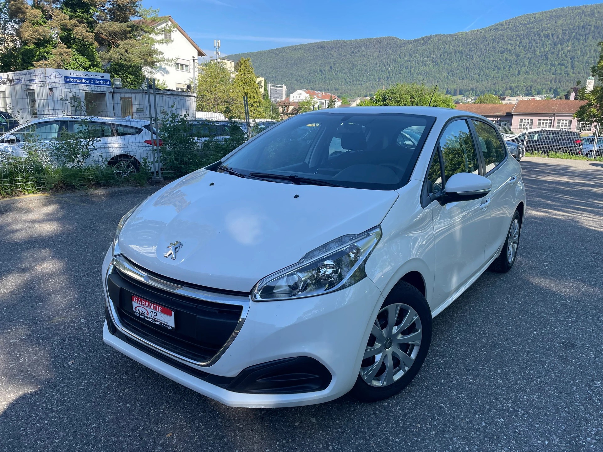 PEUGEOT 208 1.5 BlueHDi Active ** Navigation ** Klimaanlage ** Tempomat ** Frisch Ab MFK-image-0