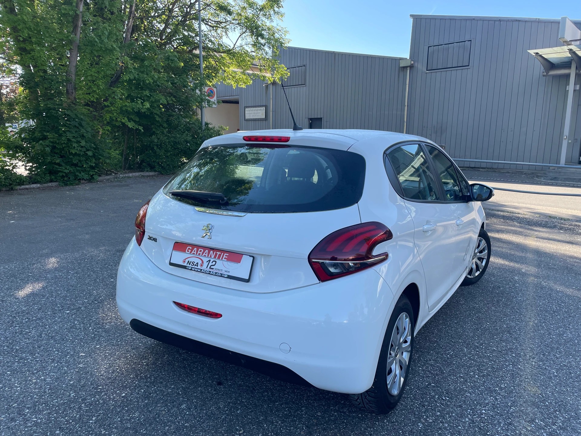PEUGEOT 208 1.5 BlueHDi Active ** Navigation ** Klimaanlage ** Tempomat ** Frisch Ab MFK-image-4