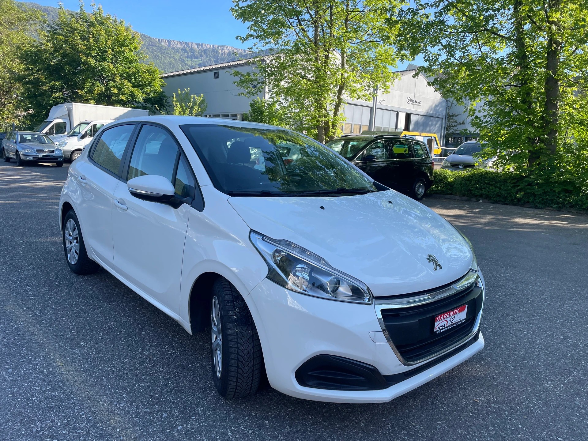 PEUGEOT 208 1.5 BlueHDi Active ** Navigation ** Klimaanlage ** Tempomat ** Frisch Ab MFK-image-5