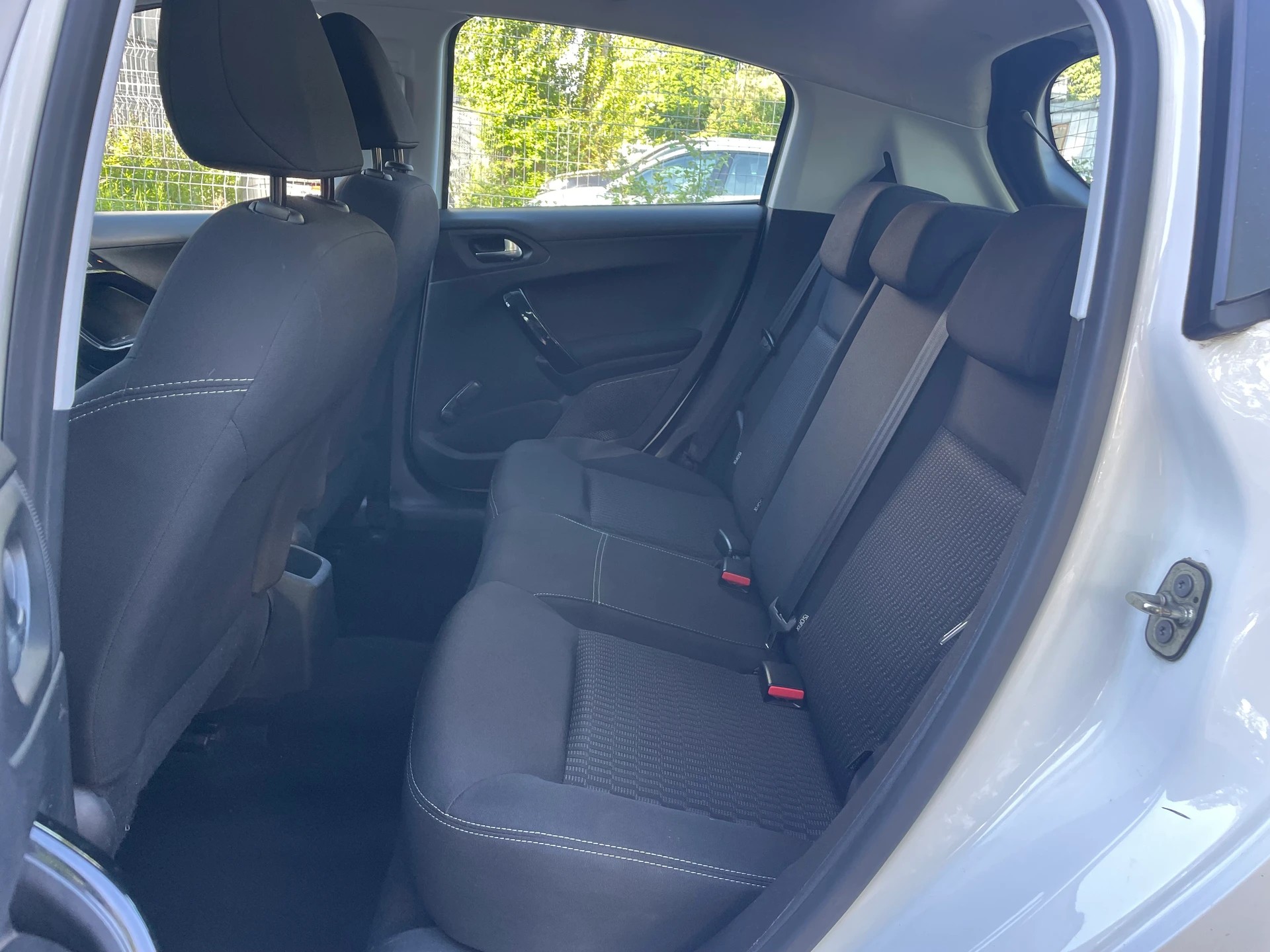 PEUGEOT 208 1.5 BlueHDi Active ** Navigation ** Klimaanlage ** Tempomat ** Frisch Ab MFK-image-3