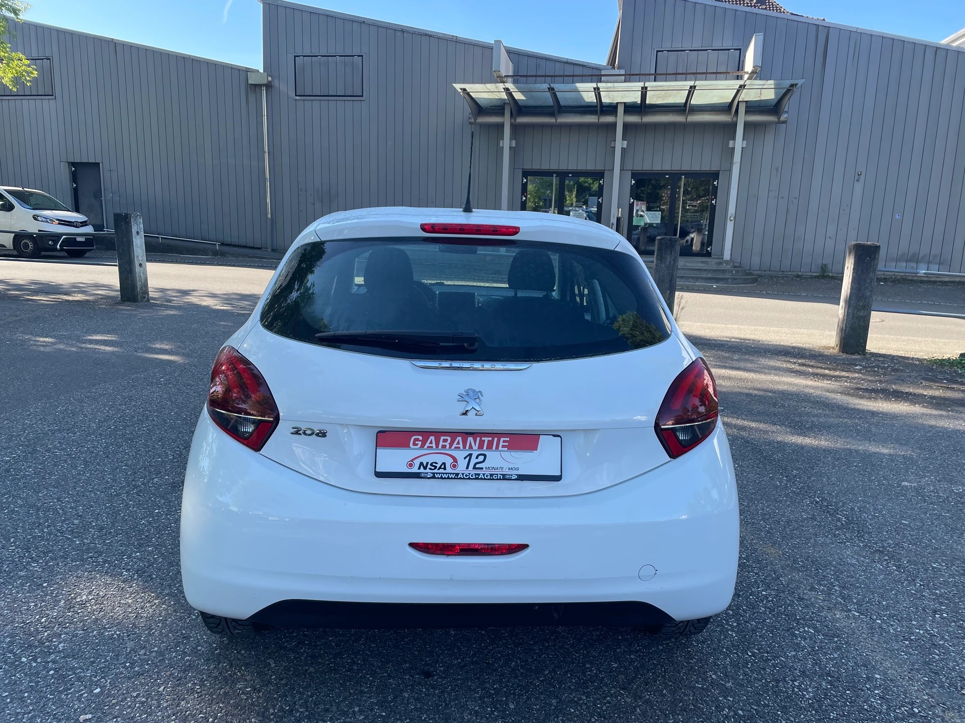PEUGEOT 208 1.5 BlueHDi Active ** Navigation ** Klimaanlage ** Tempomat ** Frisch Ab MFK-image-12