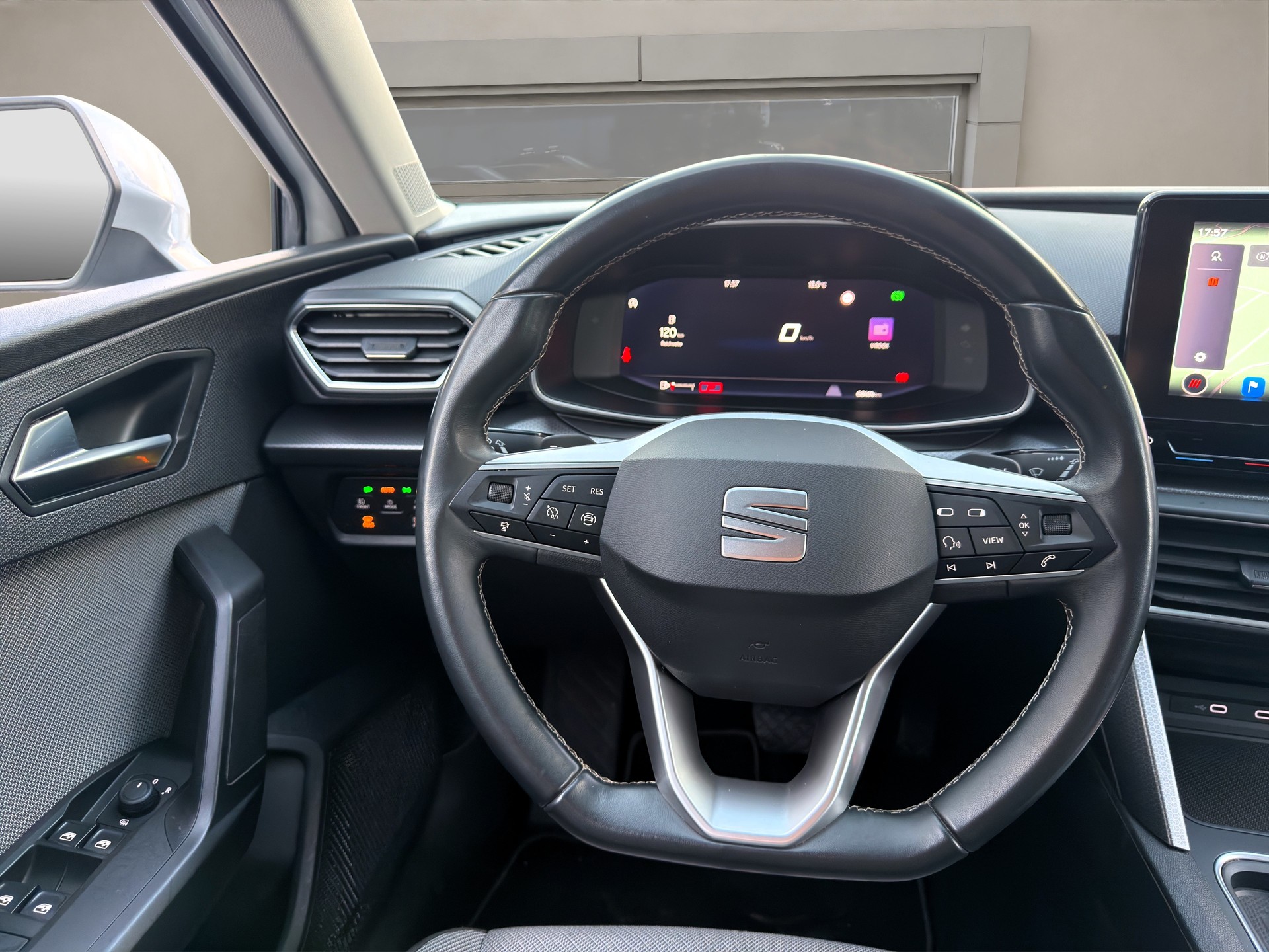 SEAT Leon ST 2.0 TDI EVO DSG Style ✅CH-Fahrzeug & 8-fach bereift auf ALU✅-image-10