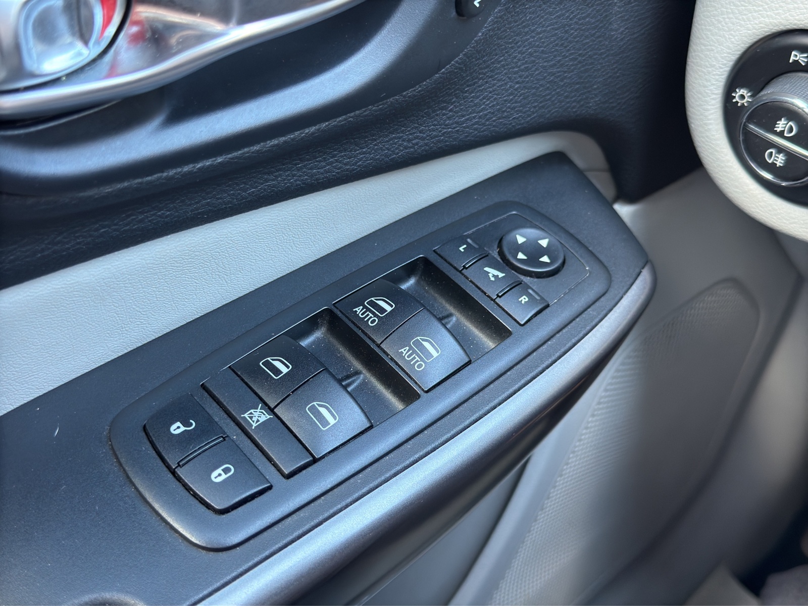 JEEP Cherokee 2.2MJ Overland AWD Drive II 9ATX-image-23