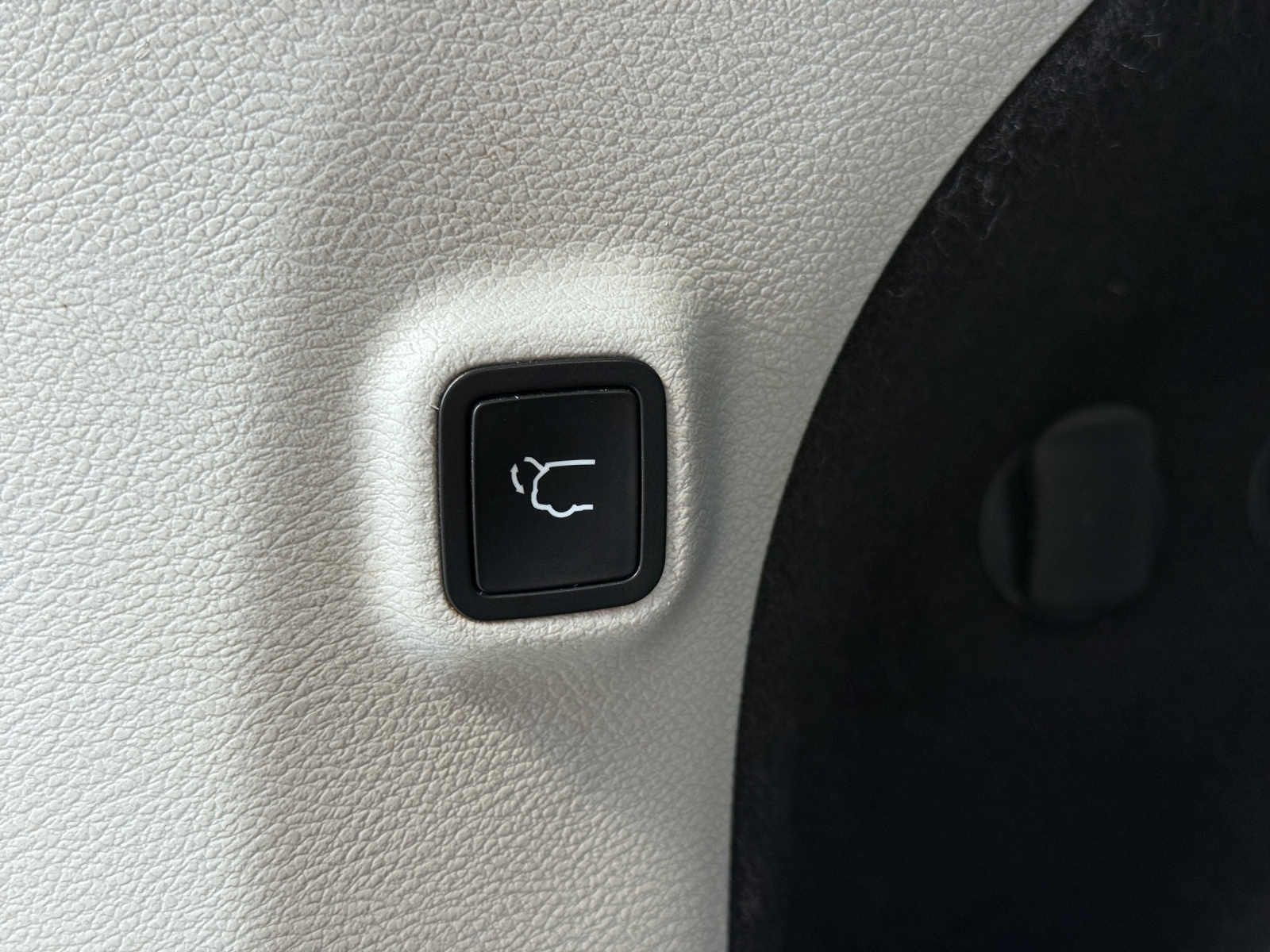 JEEP Cherokee 2.2MJ Overland AWD Drive II 9ATX-image-19