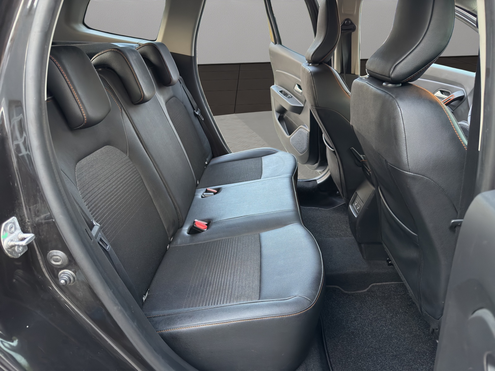 DACIA Duster TCe 150 Extreme EDC 4x2-image-17