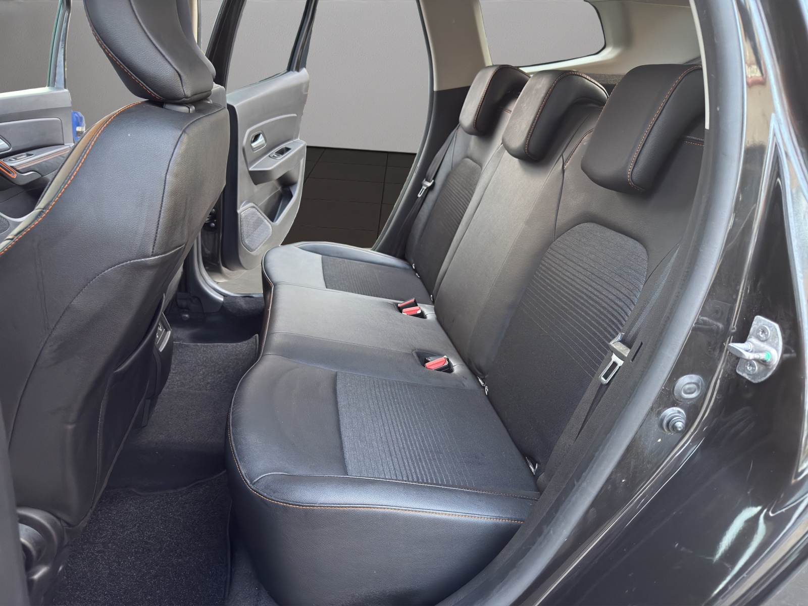 DACIA Duster TCe 150 Extreme EDC 4x2-image-12
