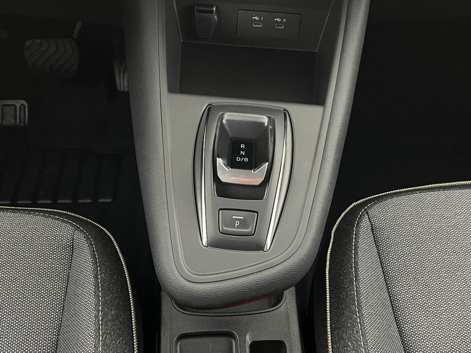 RENAULT Captur 1.8 E-Tech techno-image-13