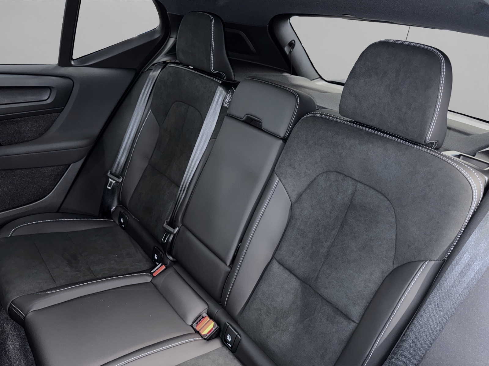 VOLVO EX40 Twin Performance Ultra AWD-image-11