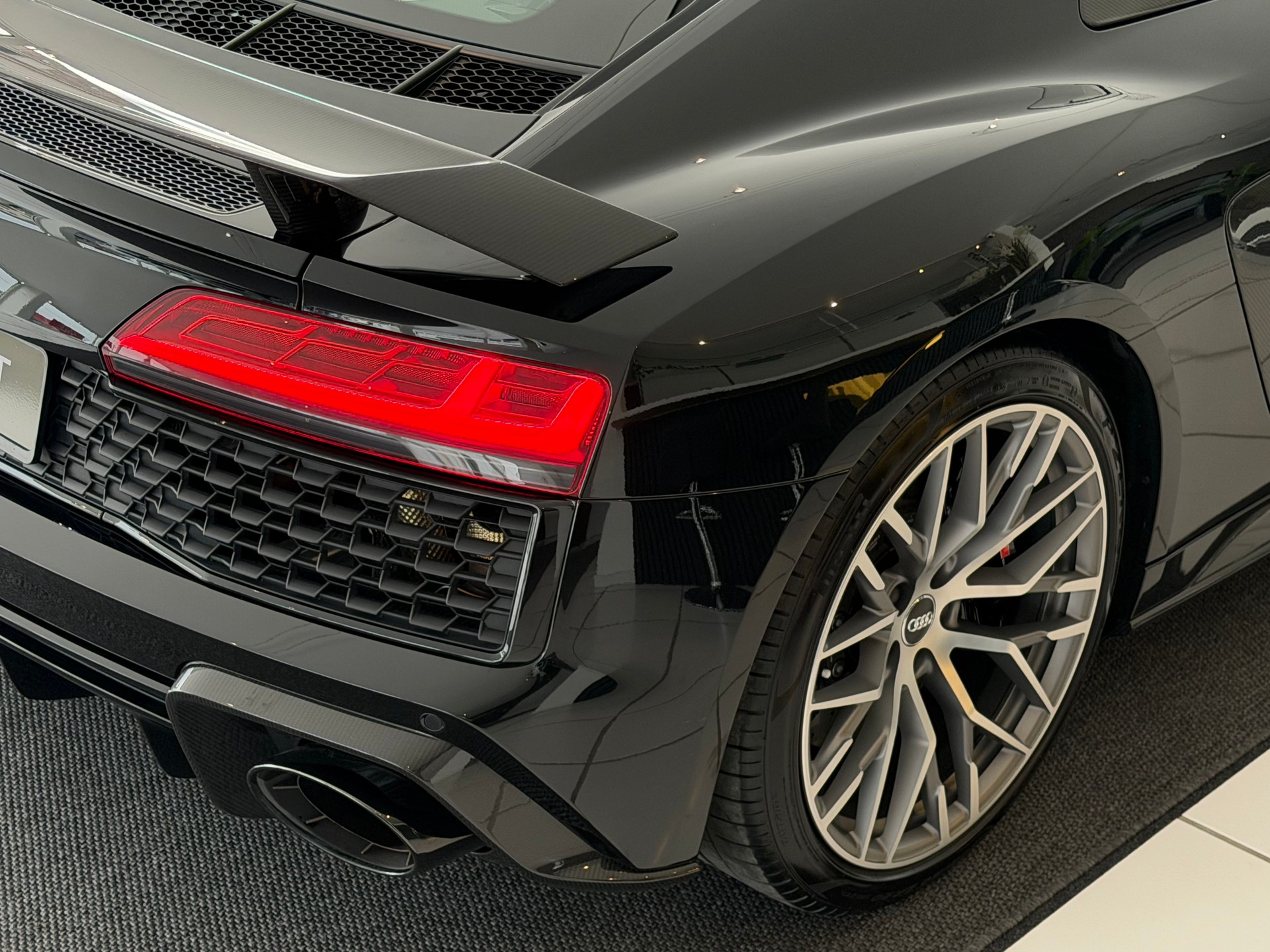 AUDI R8 Coupé performance S-Tronic **PPF Folie**-image-26