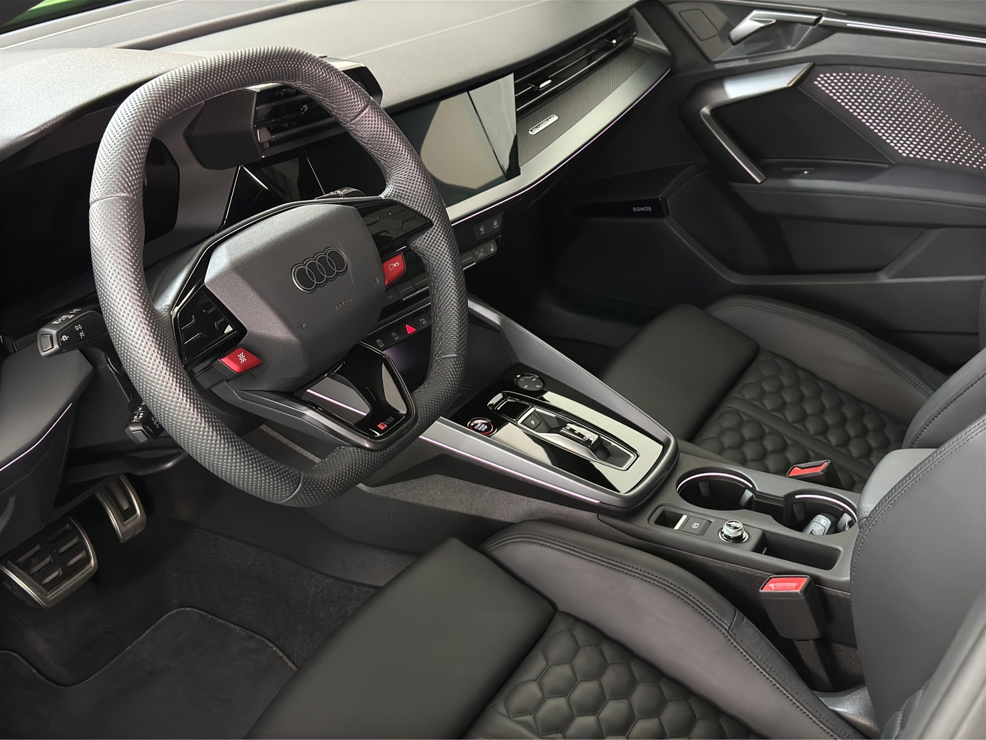 AUDI RS3 Sportback 2.5 TSI quattro S-tronic "Pano-Head Up-Matrix-RS Abgasanlage"-image-12