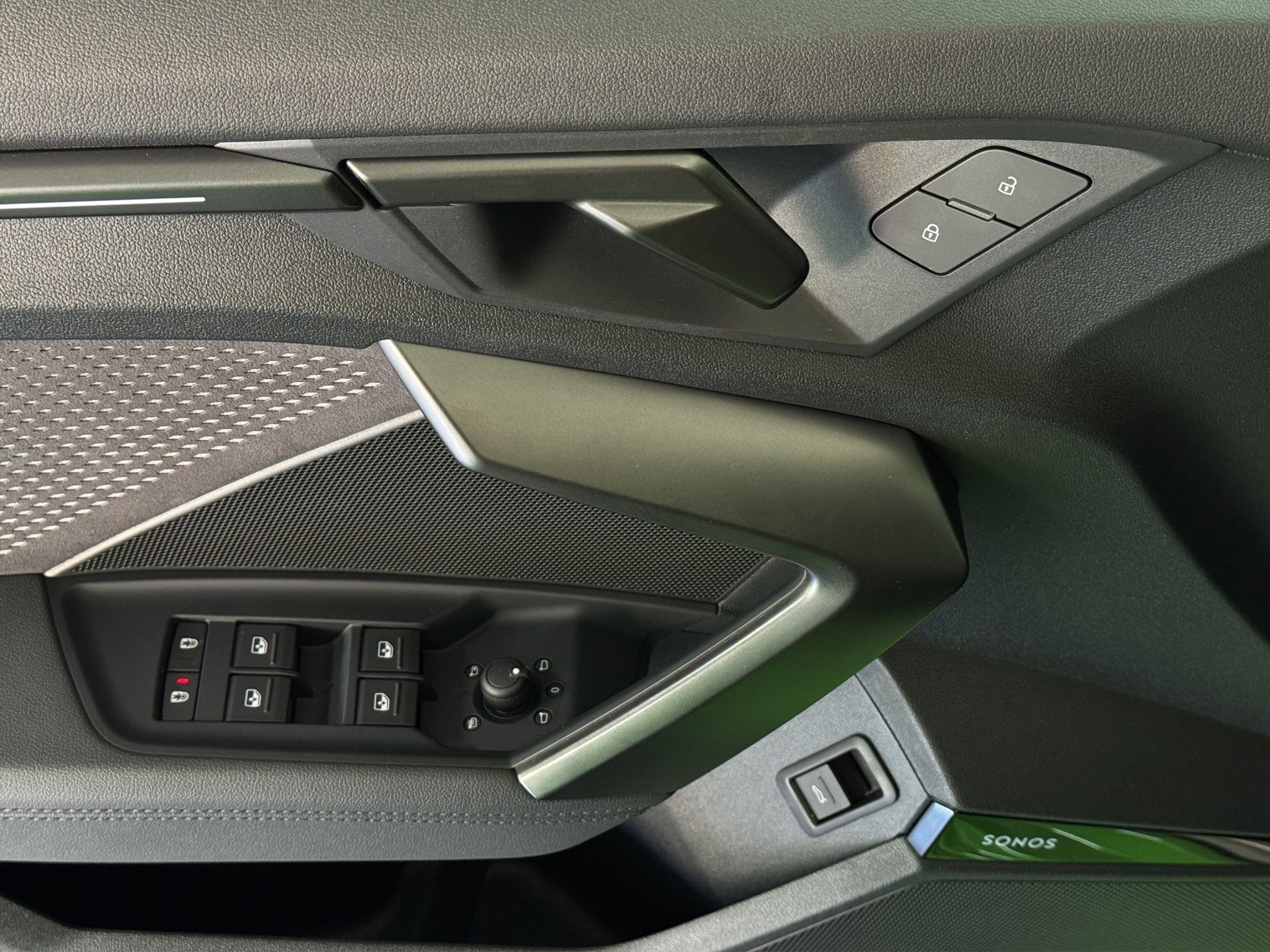 AUDI RS3 Sportback 2.5 TSI quattro S-tronic "Pano-Head Up-Matrix-RS Abgasanlage"-image-9