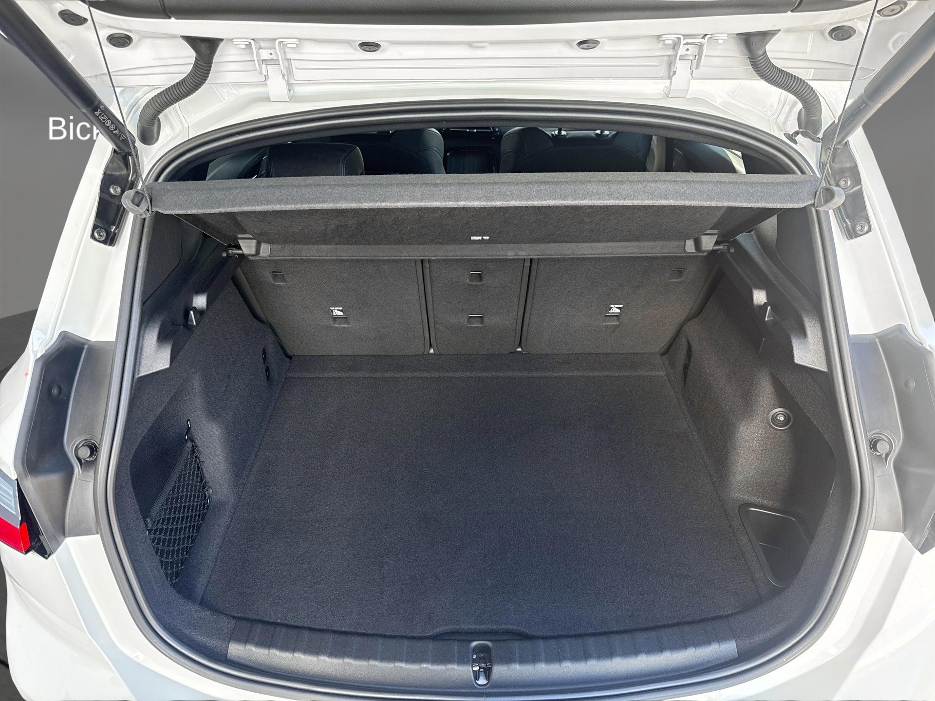 BMW 218d Active Tourer-image-18