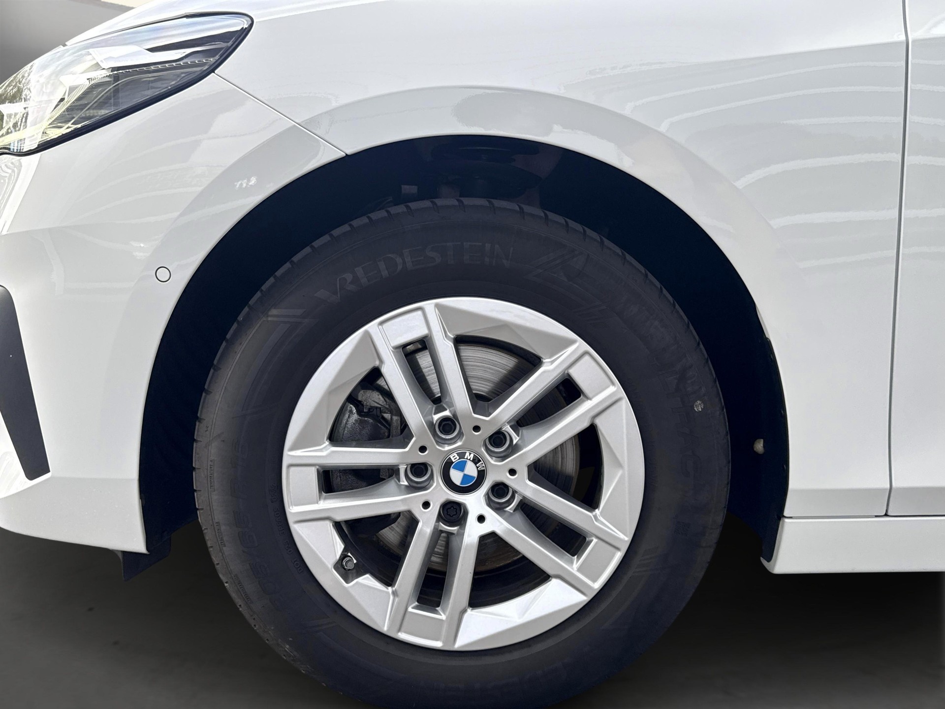 BMW 218d Active Tourer-image-5