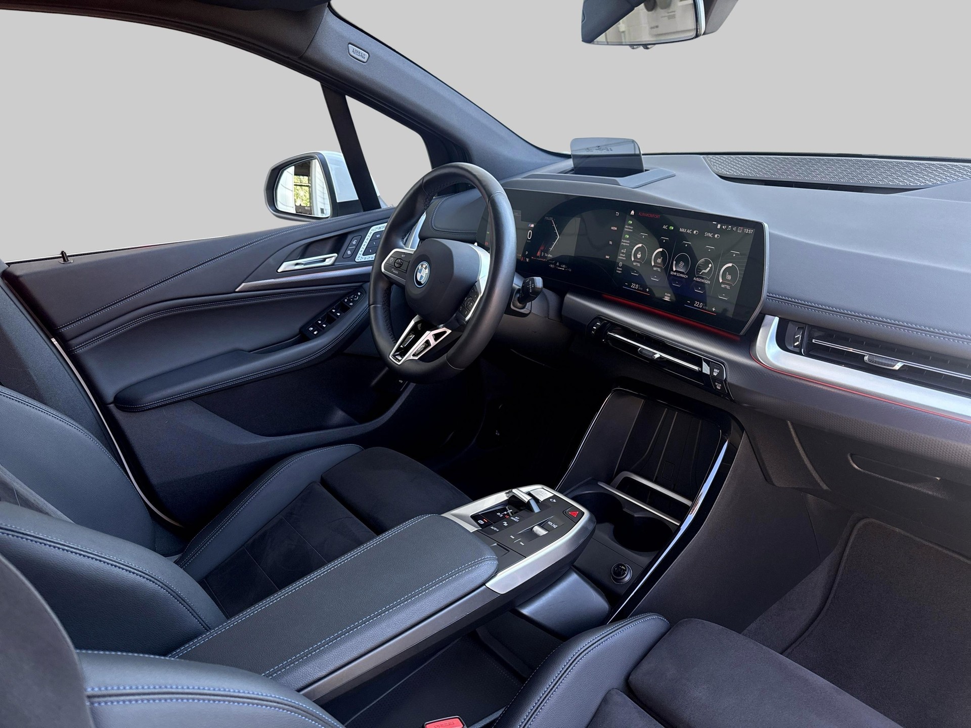 BMW 218d Active Tourer-image-8