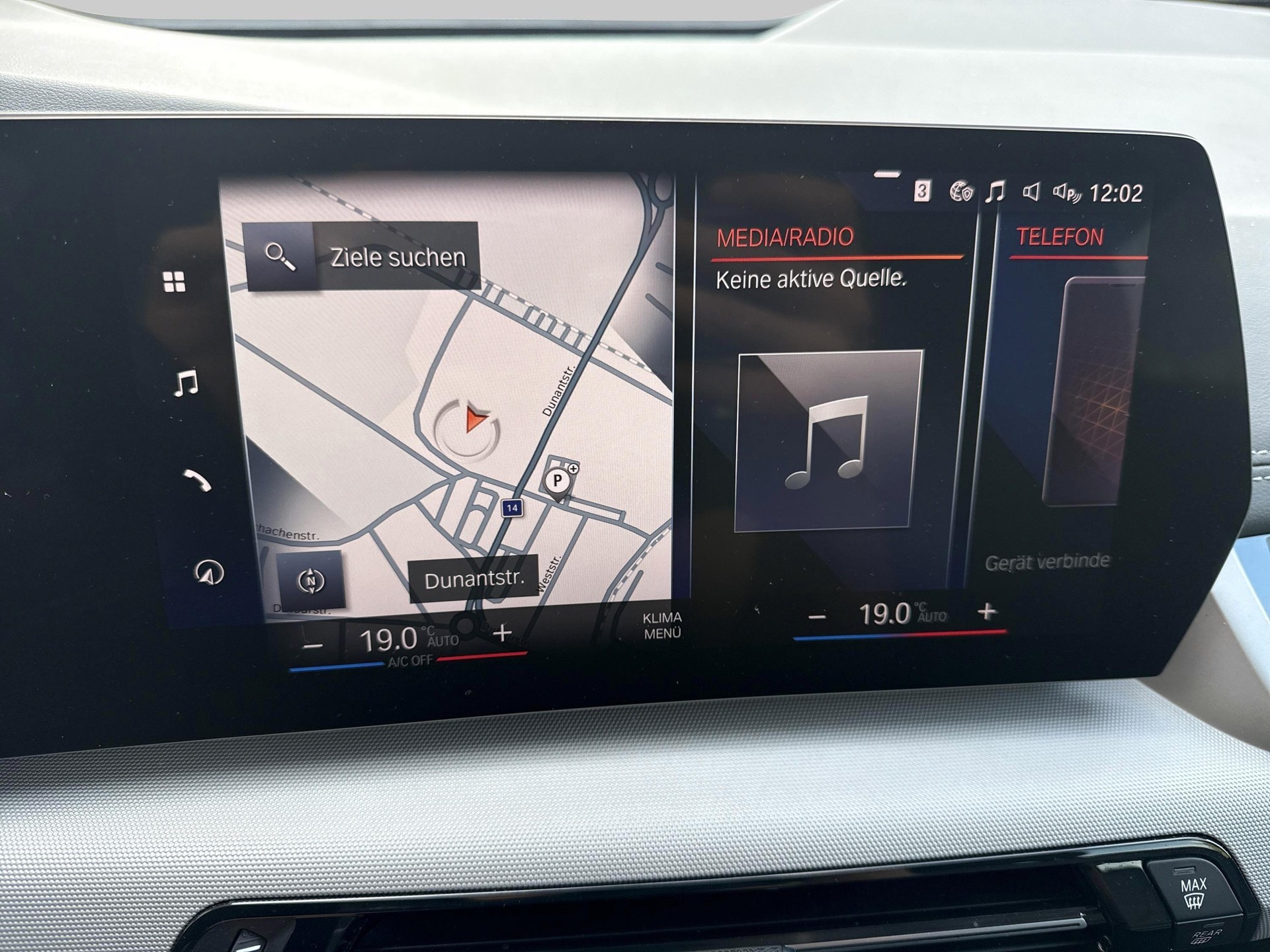 BMW 218d Active Tourer-image-11