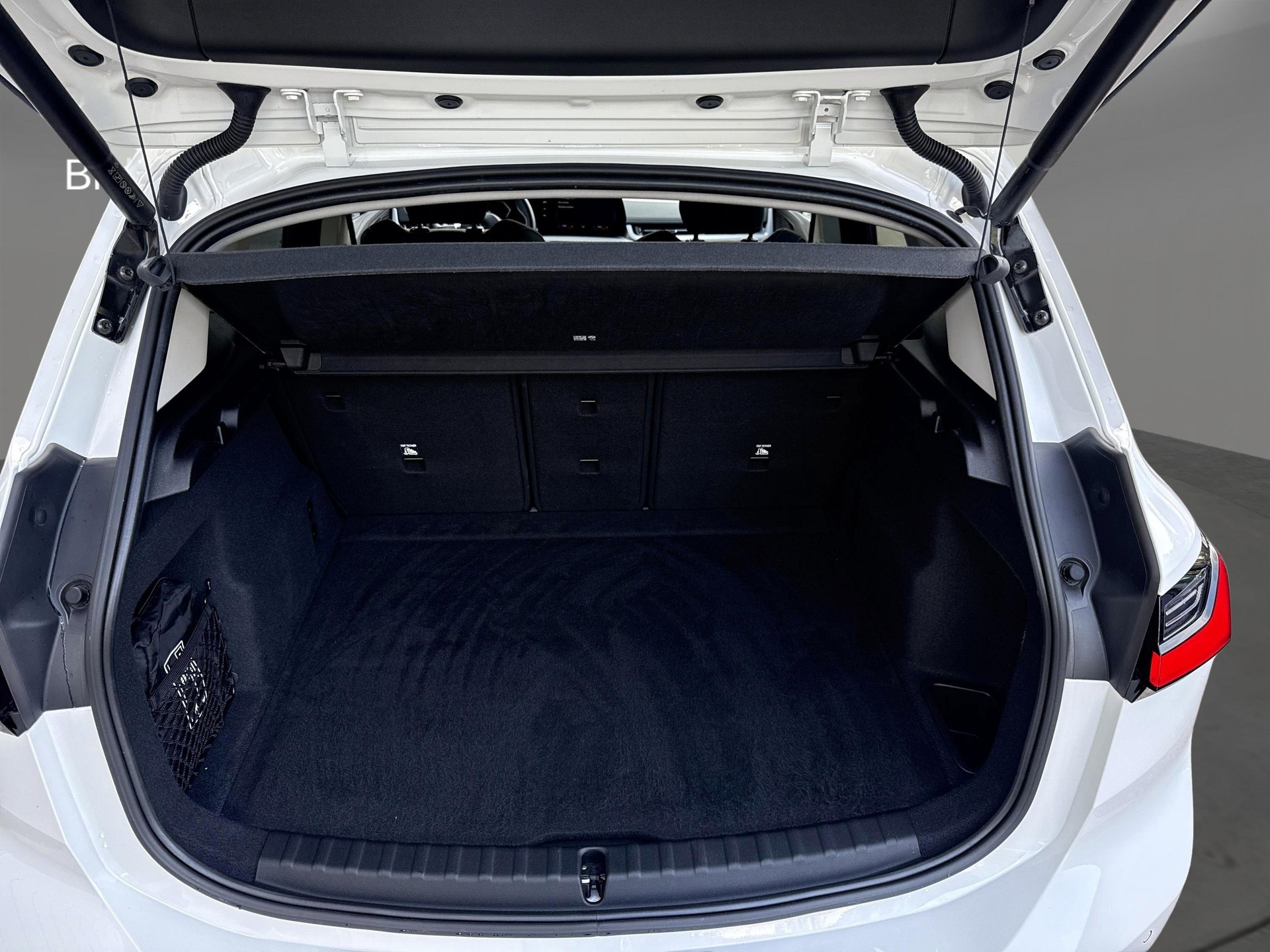 BMW 218d Active Tourer-image-17