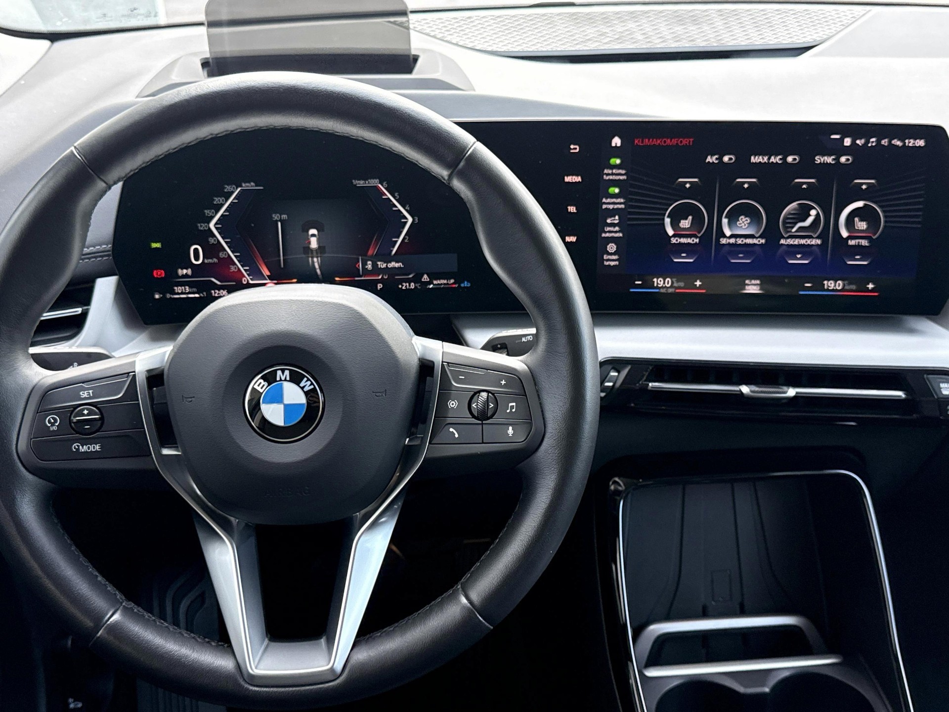 BMW 218d Active Tourer-image-12