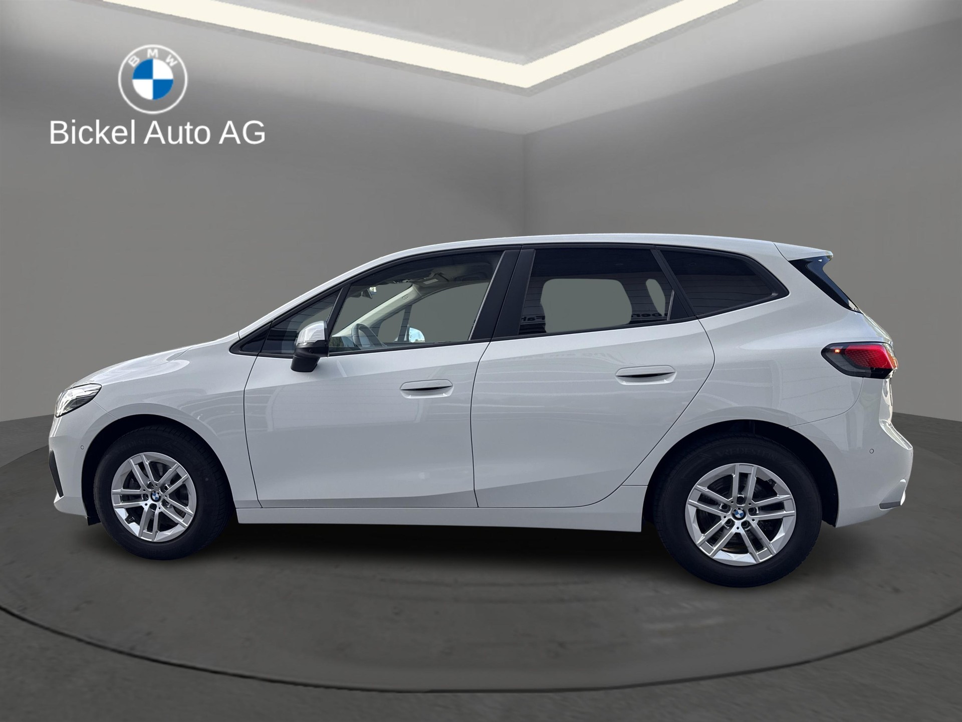 BMW 218d Active Tourer-image-2