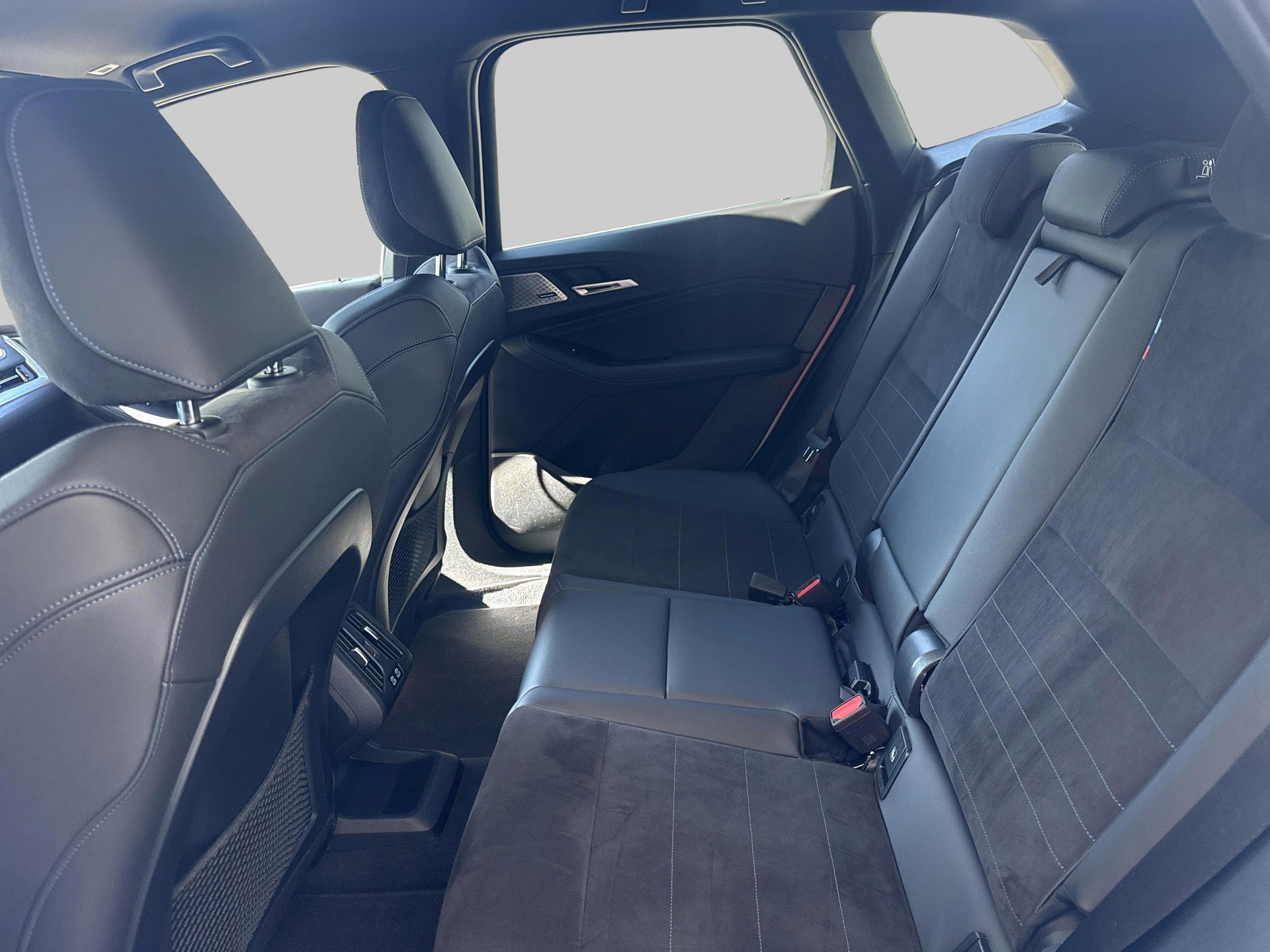 BMW 218d Active Tourer-image-17