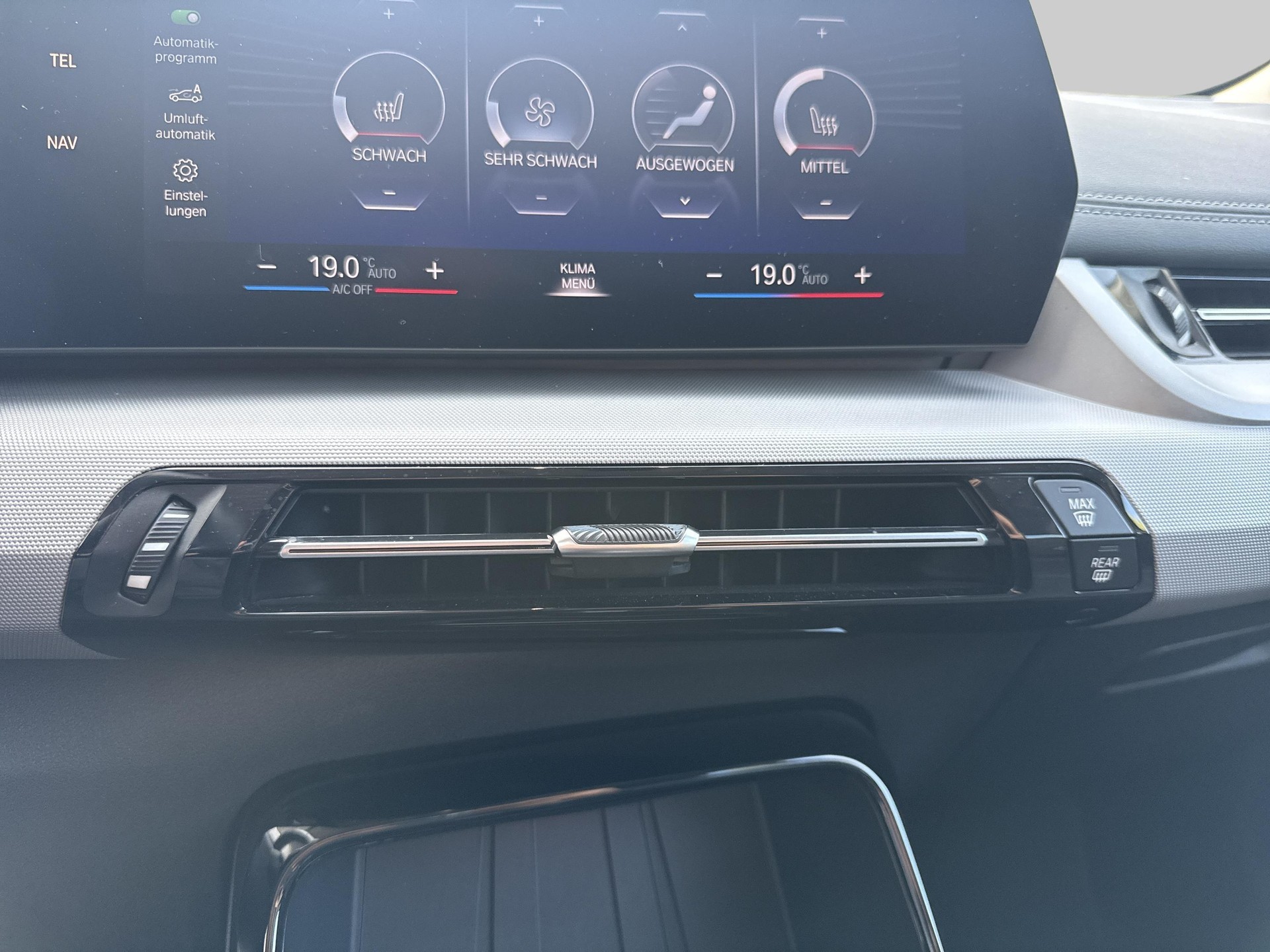 BMW 218d Active Tourer-image-14