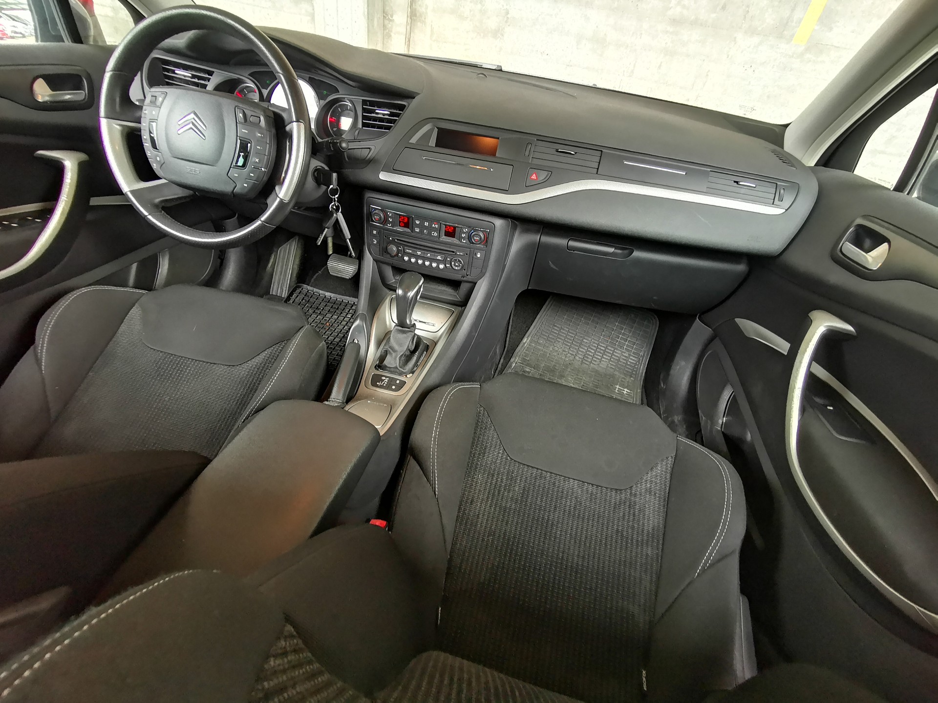 CITROEN C5 Tourer 2.0 HDi Dynamique Automatic-image-6