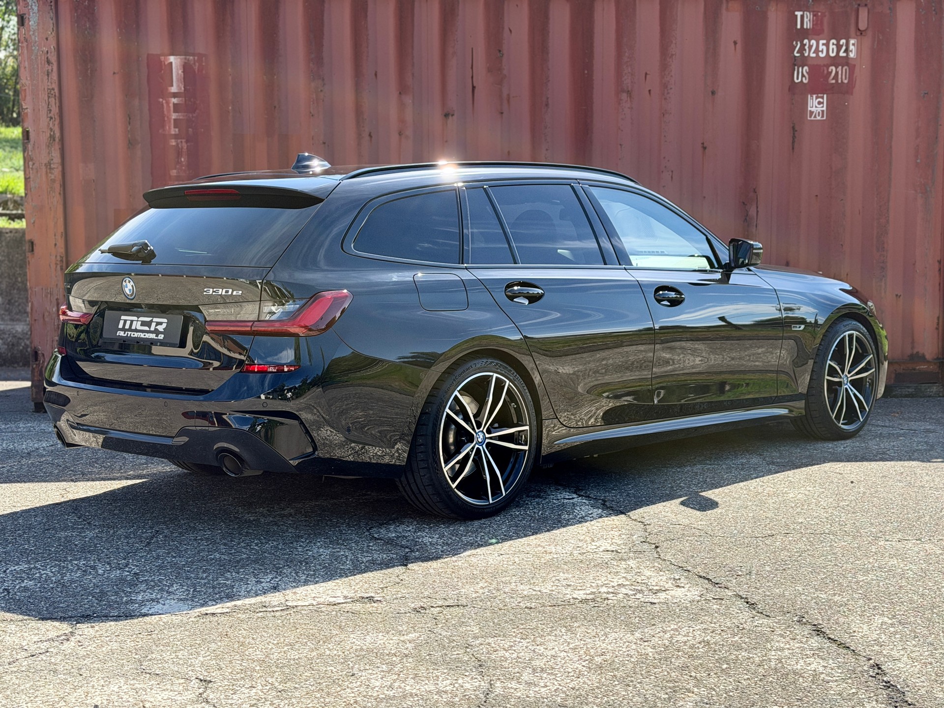 BMW 330e xDrive SAG Touring-showroom-element-1