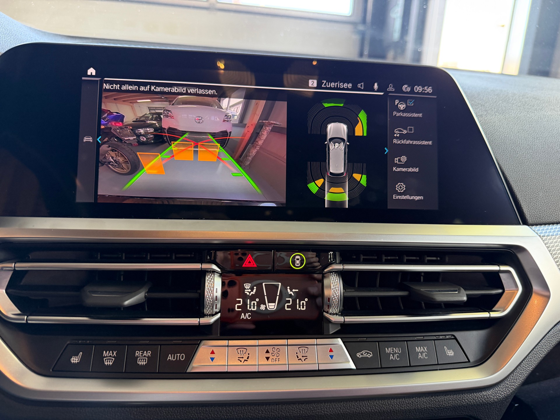 BMW 330e xDrive SAG Touring-image-16