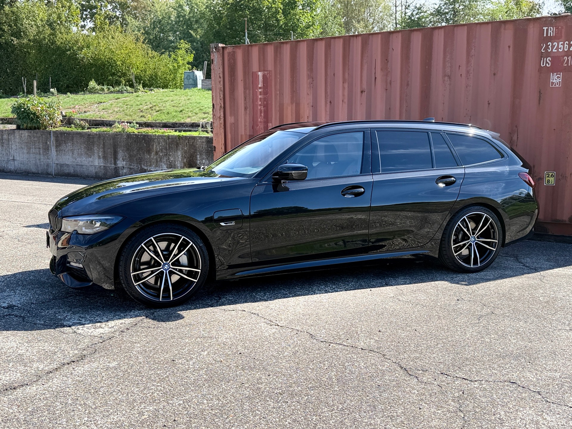 BMW 330e xDrive SAG Touring-showroom-element-2