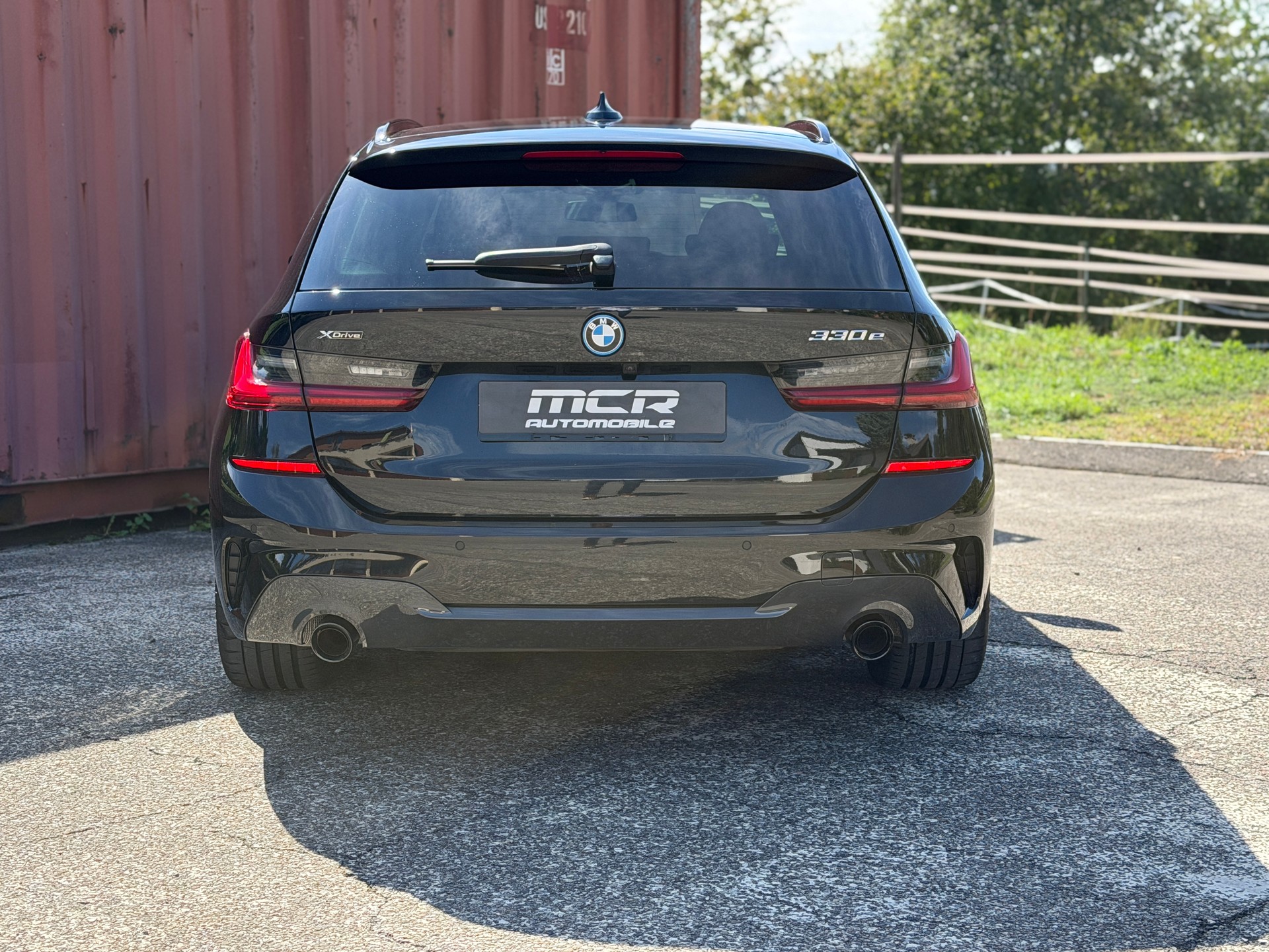 BMW 330e xDrive SAG Touring-image-5