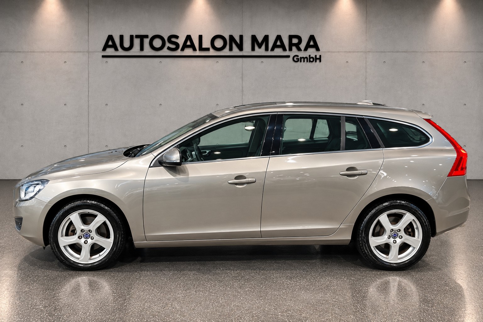 VOLVO V60 T4 Summum Powershift-image-1