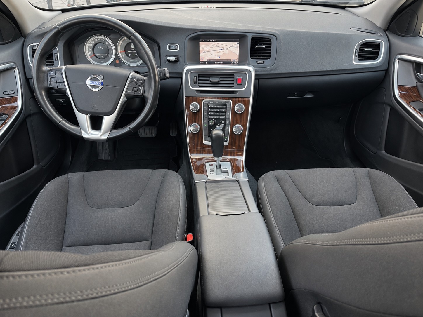 VOLVO V60 T4 Summum Powershift-image-2