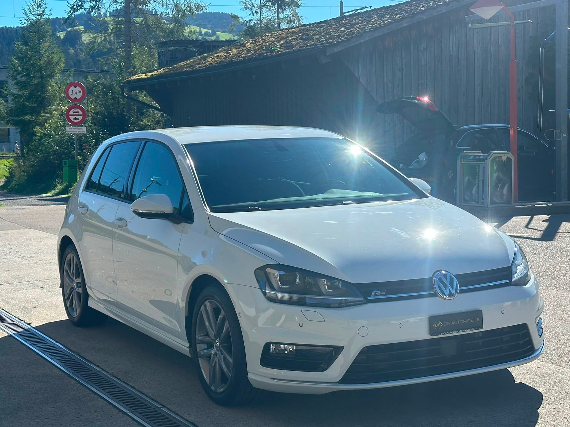 VW Golf 2.0 TDI Allstar R-Line 4Motion-image-2