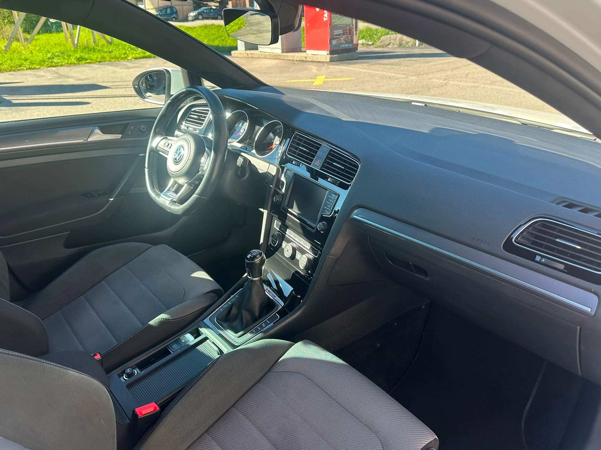 VW Golf 2.0 TDI Allstar R-Line 4Motion-image-12