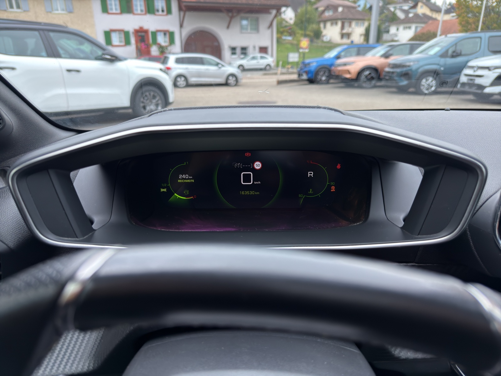 PEUGEOT 208 1.2 PureTech 130 GT Line-image-10