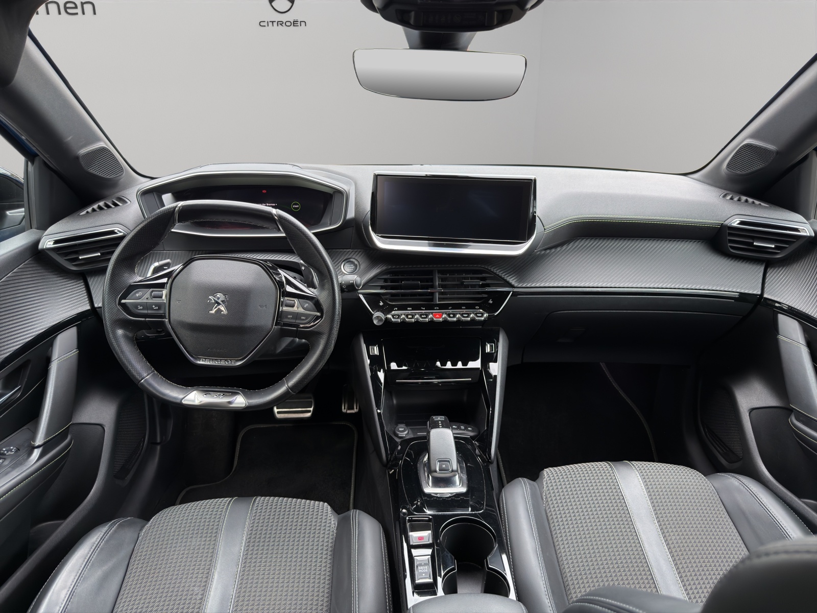 PEUGEOT 208 1.2 PureTech 130 GT Line-image-6